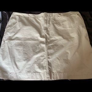 $5 & $10 sale - Really cute detail cream/ivory Tommy Hilfiger skirt